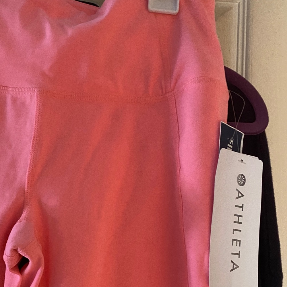 Athleta Women's Vibrant Athletic tights!   Three quarter length/below the knee!